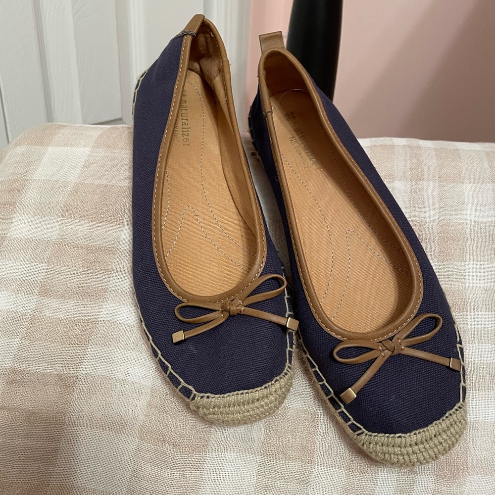 Naturalizer flats!
